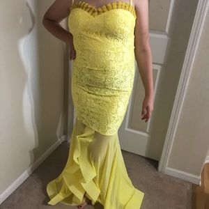 Beautiful gown formal dress size medium fits small